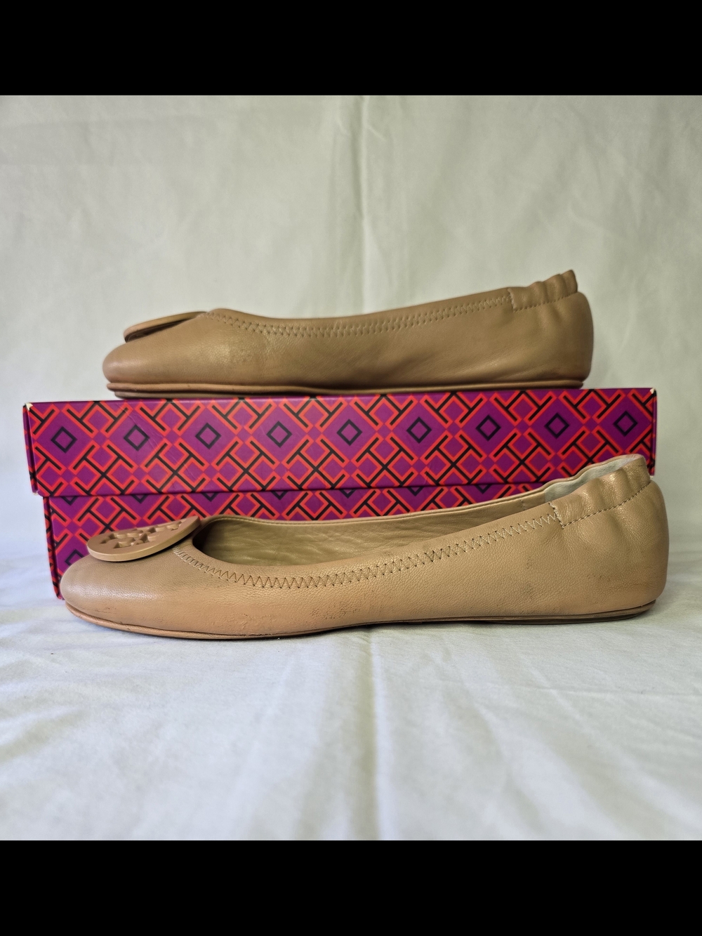 Tory Burch 8.5 Light Oak Logo Round-Toe Ballet Flats - Picture 6 of 10
